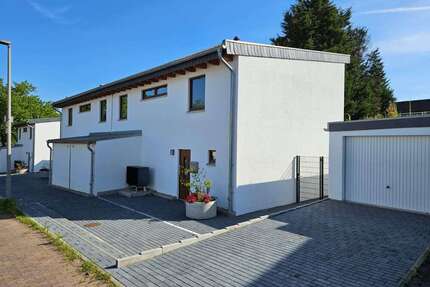 Haus zum Mieten in Oberhausen 1.930 € 119.15 m²