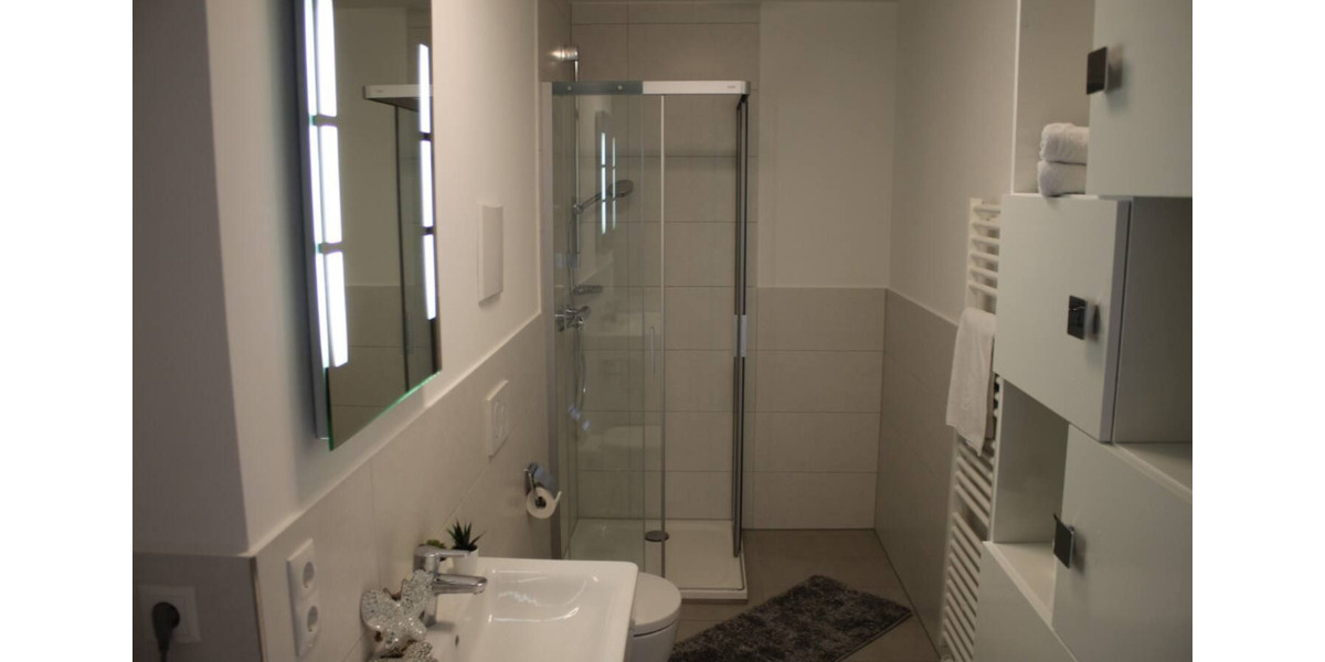 Etagenwohnung Landau an der Isar - 2.5 Zimmer, 80 m&sup2;, 1.990&euro; | Angebot:23523402