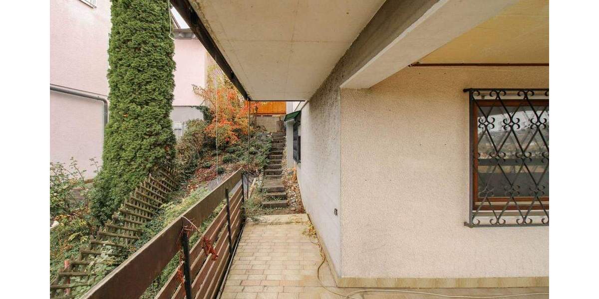 Einfamilienhaus Pfullingen - 7 Zimmer, 229 m&sup2;, 674.000&euro; | Angebot:24858592