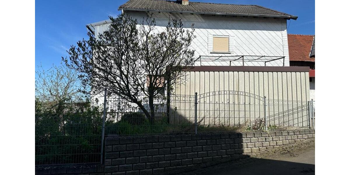 Einfamilienhaus Grünberg - 10 Zimmer, 260 m&sup2;, 285.000&euro; | Angebot:24596617