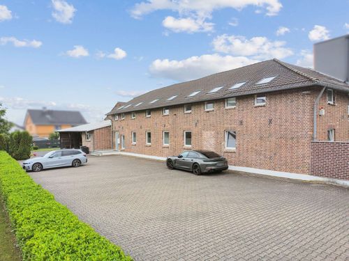 Moderne Büroeinheit in historischer Backsteinarchitektur zimmer