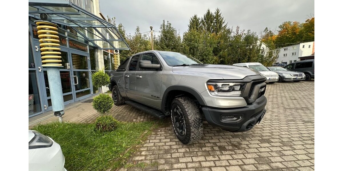Dodge RAM 1500 5,7 HEMI REBEL ÜBERROLLBÜGEL ROLLO 94.000 km 37.999 € Rudolstadt 07407