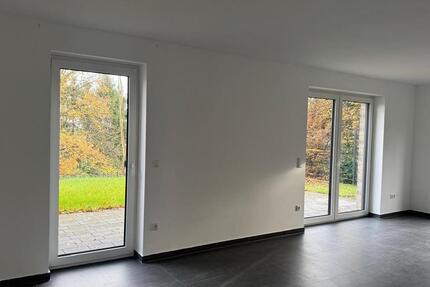 Neubau Doppelhaushälfte mit Garage und Ausblick in die Natur in B 4 zimmer