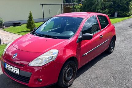 Renault Clio 126.000 km 2.350 &euro; Zwickau 08056