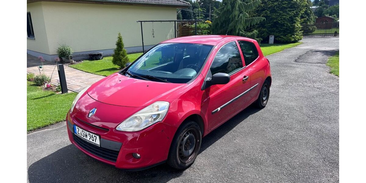 Renault Clio 126.000 km 2.350 &euro; Zwickau 08056