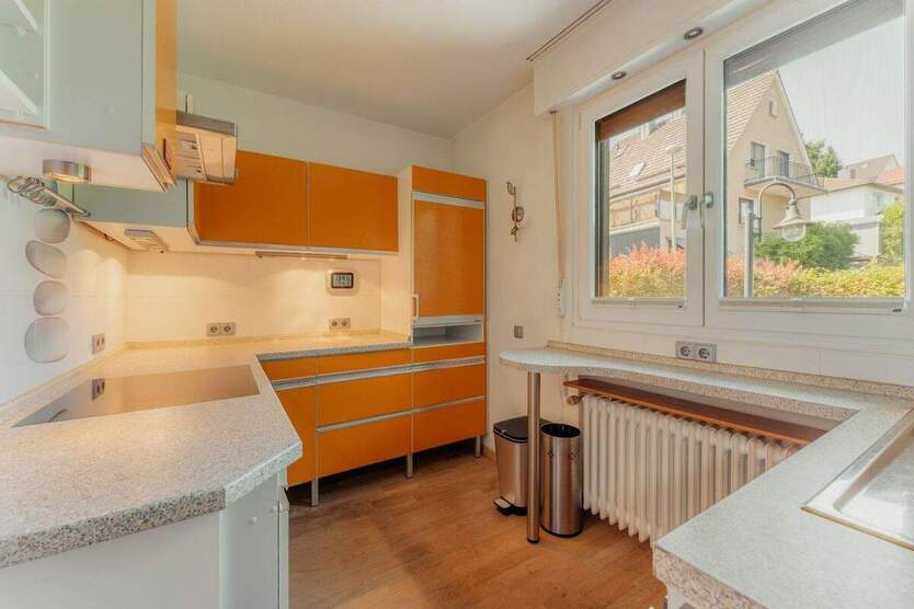 Doppelhaushälfte mit drei separaten Wohneinheiten im Grünen 7 zimmer