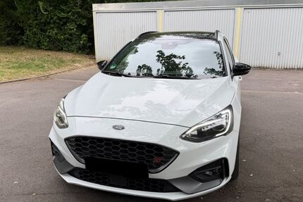 Ford Focus 82.000 km 21.700 &euro; Unna 59425