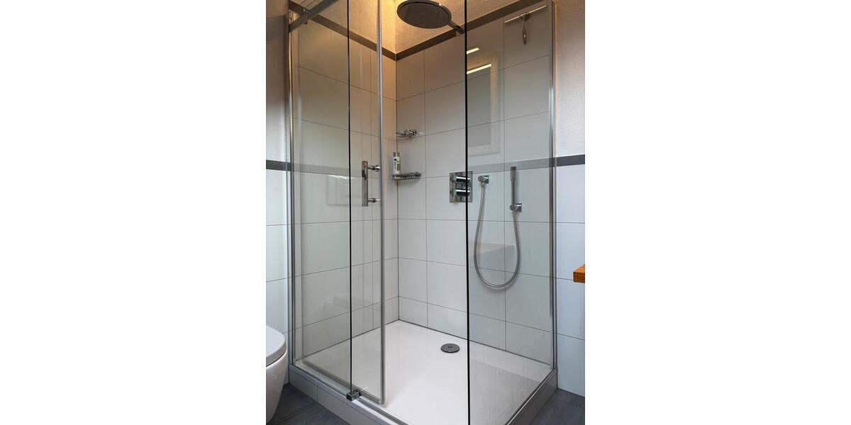 Dachgeschoßwohnung Pinneberg - 2 Zimmer, 80 m&sup2;, 990&euro; | Angebot:25023074