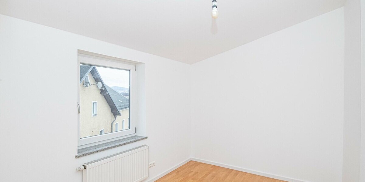 Vermietung: Helle Dachgeschosswohnung mit Balkon und Wohlfühlambiente - Dachgeschoßwohnung Cham | Angebot:24787865