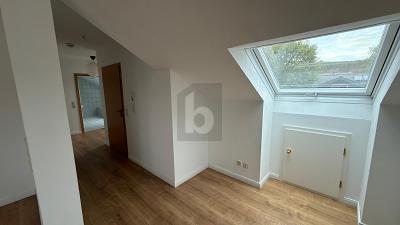 FRISCH RENOVIERT  SCHÖNE AUSSICHT MIT STELLPLATZ - Dachgeschoßwohnung Bad Emstal | Angebot:25278687