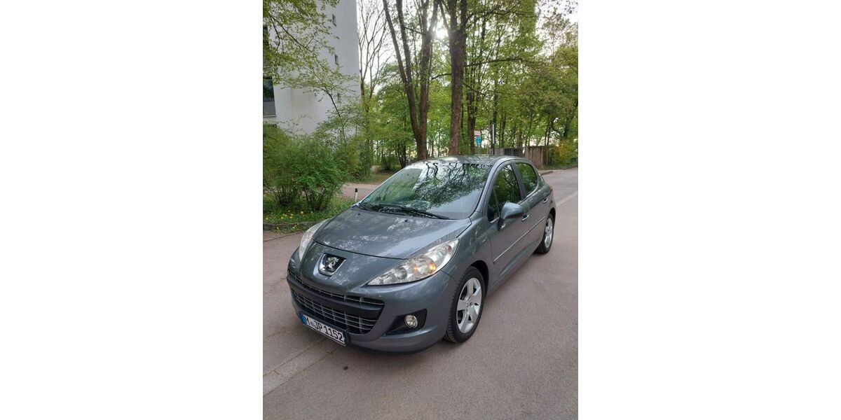 Peugeot 207 114.000 km 2.800 &euro; München 81925