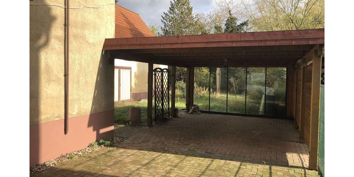 ++Doppelhaushälfte mit Entwicklungspotential in Döllnitz++ 7 zimmer