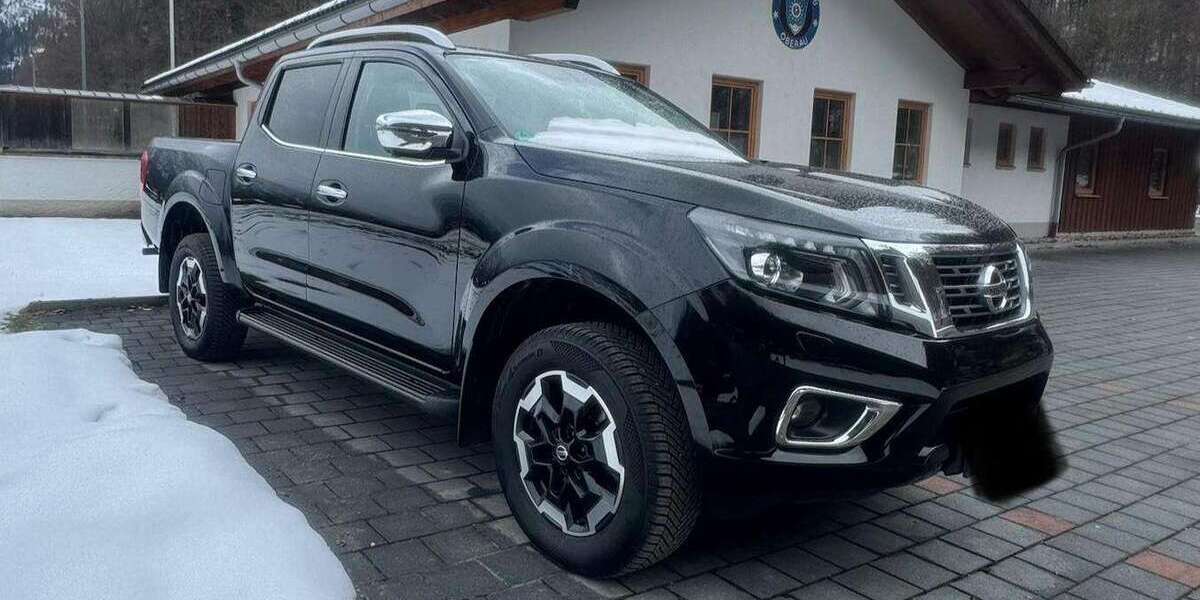 Nissan Navara 90.000 km 25.150 &euro; Farchant 82490