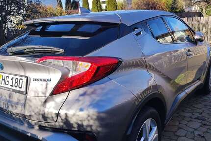 Toyota C-HR 88.500 km 17.900 &euro; Oberhaching 82041