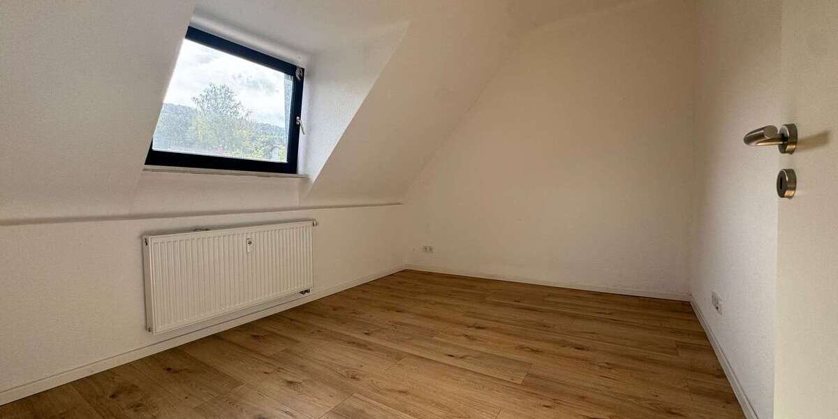 Helle 3-Zimmer-Dachgeschosswohnung in St. Ingbert-Rentrisch ( Saniert) - 3- Saarbrücken | Angebot:27111787