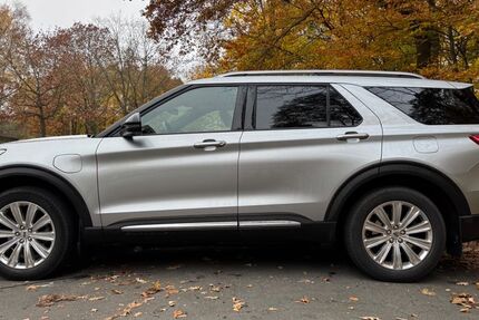 Ford Explorer 68.000 km 39.900 &euro; Osnabrück 49078