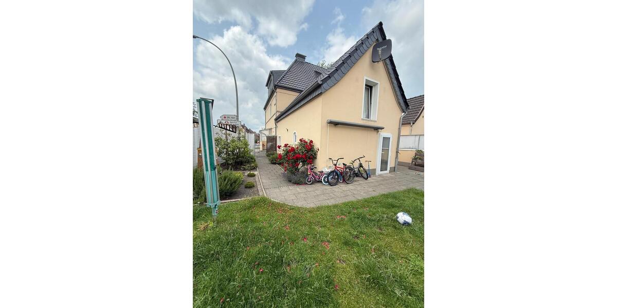 Einfamilienhaus Warendorf - 8 Zimmer, 200 m&sup2;, 2.400&euro; | Angebot:24858437