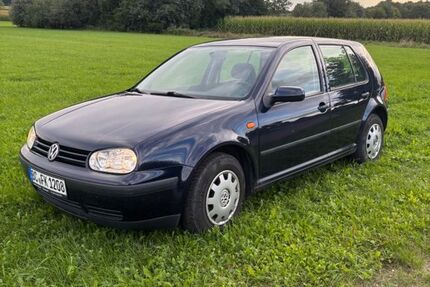 VW Golf 124.000 km 2.600 € Uttenweiler 88524