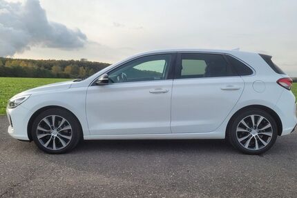Hyundai i30 98.500 km 10.900 &euro; Inden 52459