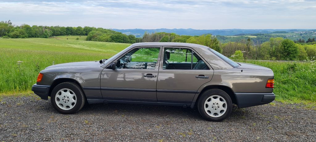 Mercedes-Benz 230 197.400 km 7.900 &euro; Kurtscheid 56581
