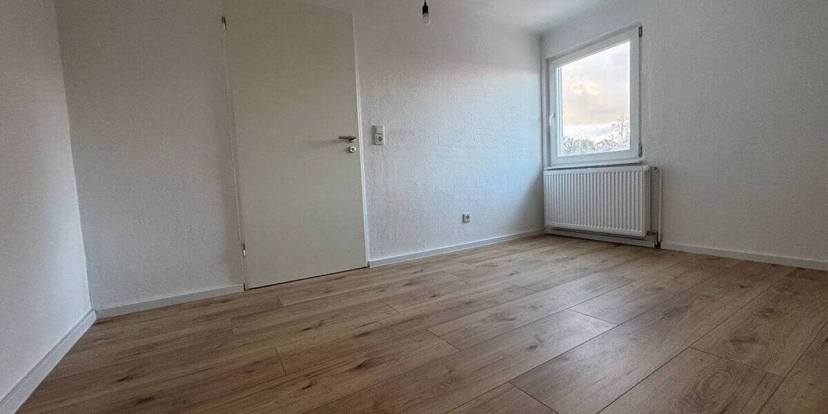 Sanierte 2-Zimmer-Dachgeschosswohnung mit neuem Bad in Ensheim - Etagenwohnung Saarbrücken-Halberg Ensheim | Angebot:26774939