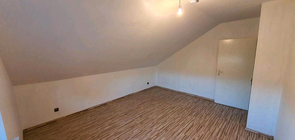 Dachgeschoßwohnung Eichenzell - 4 Zimmer, 100 m&sup2;, 1.000&euro; | Angebot:25138918