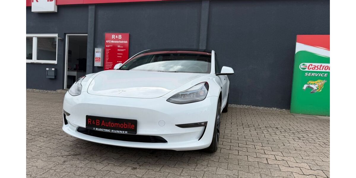 Tesla Model 3 39.617 km 33.999 &euro; Gaggenau 76571