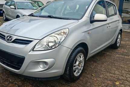 Hyundai i20 156.000 km 3.300 € Wiesbaden 65187
