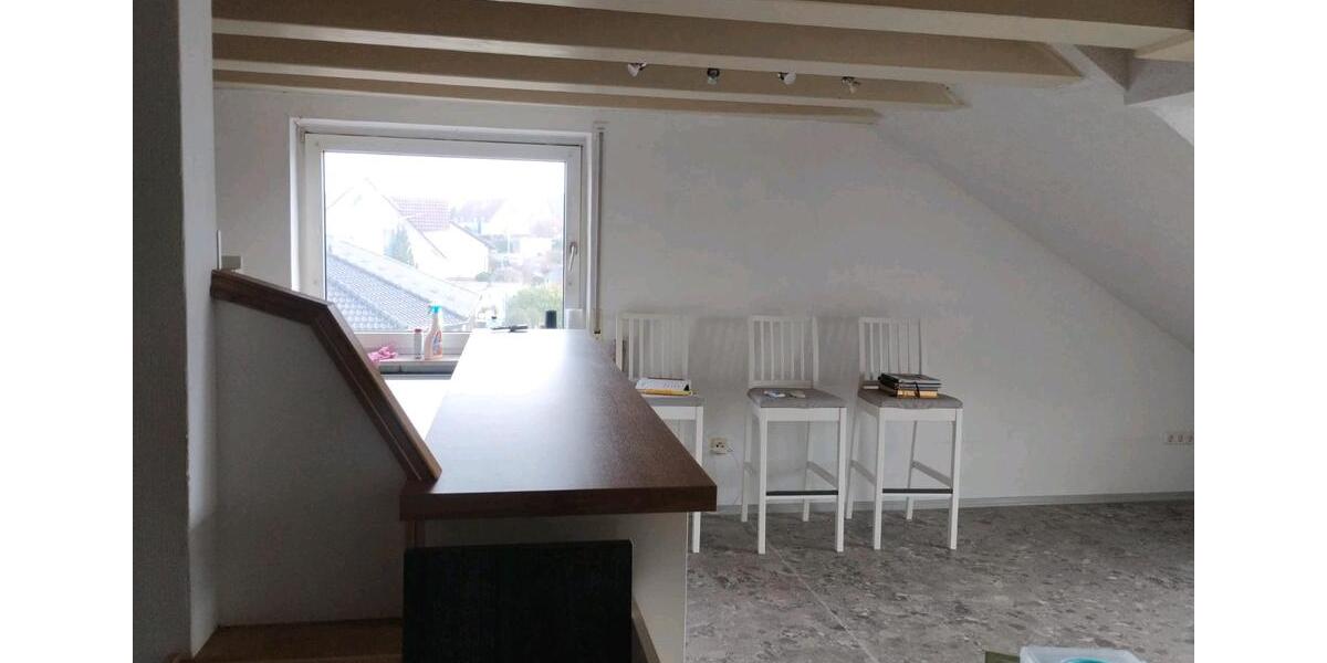 Dachgeschoßwohnung Waldbüttelbrunn - 3 Zimmer, 75 m&sup2;, 950&euro; | Angebot:26598082