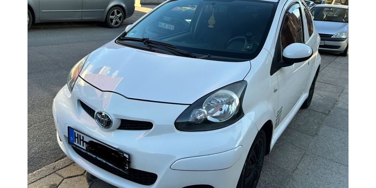Toyota Aygo (X) 121.392 km 3.000 &euro; Hamburg 22337