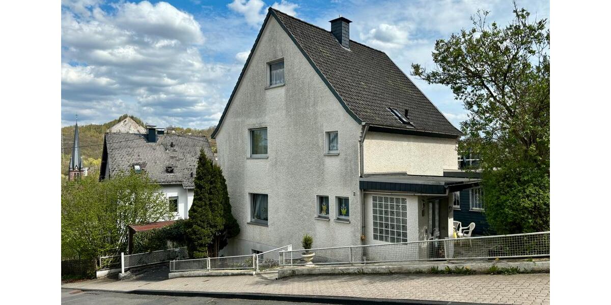 Einfamilienhaus Siegen Weidenau - 6.5 Zimmer, 150 m&sup2;, 324.000&euro; | Angebot:26253376