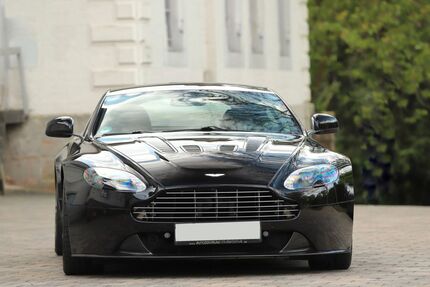Aston Martin V12 Vantage 42.000 km 119.000 € Seesen 38723