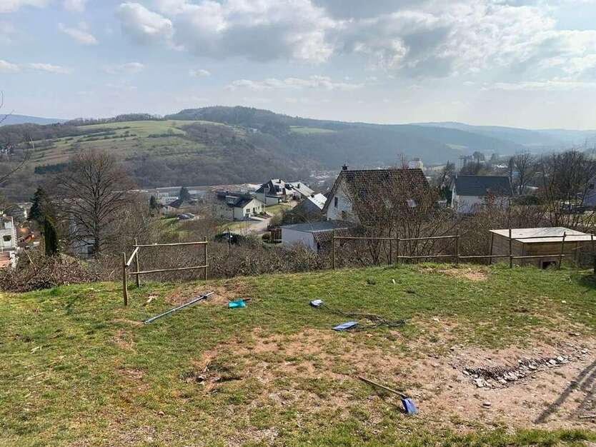 Grundstück zu verkaufen in Saarburg 199.000 € 910 m²