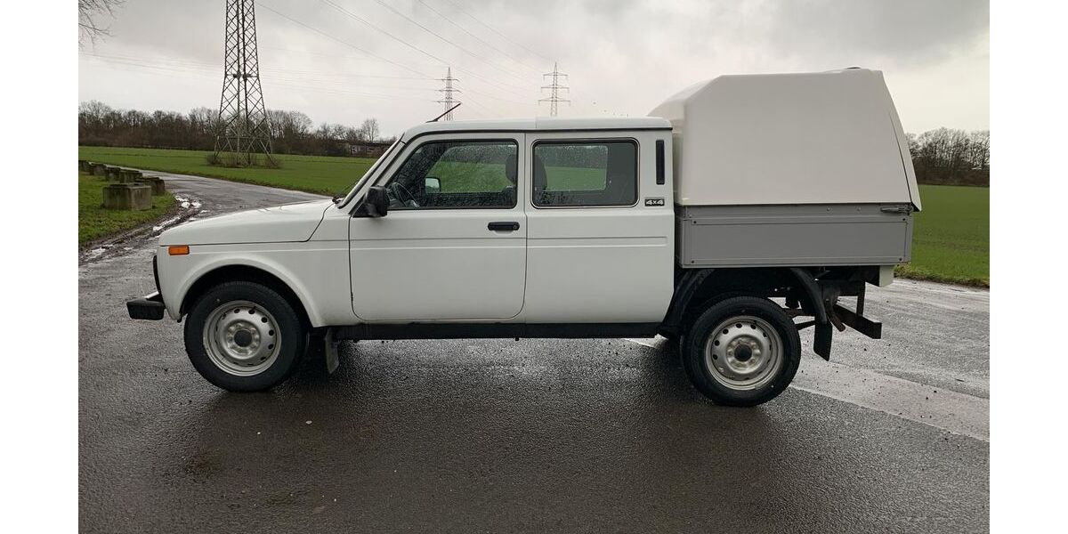 Lada Niva 14.200 km 15.490 &euro; Frechen 50226