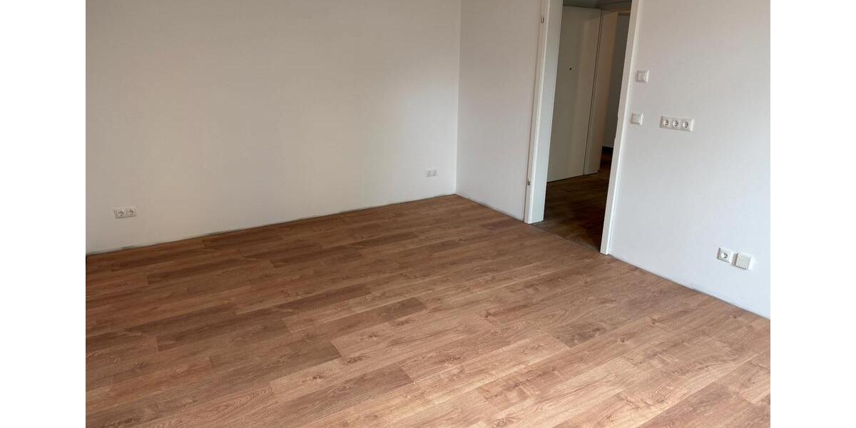 Erdgeschoßwohnung Dresden Klotzsche - 4 Zimmer, 100 m&sup2;, 1.750&euro; | Angebot:26478455