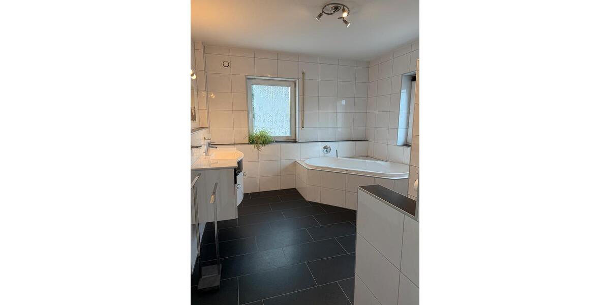 Einfamilienhaus Cadolzburg - 5.5 Zimmer, 172 m&sup2;, 2.390&euro; | Angebot:25329418