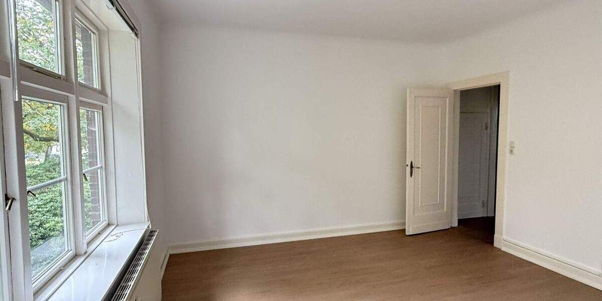 Große Altbau-Wohnung mit 4 Zimmern und Balkon 4 zimmer