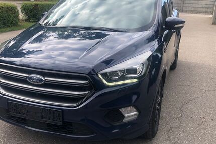 Ford Kuga 187.111 km 11.499 € München 81829