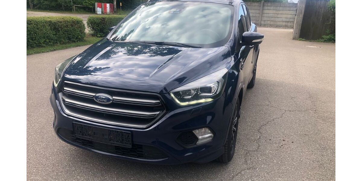 Ford Kuga 187.111 km 11.499 € München 81829