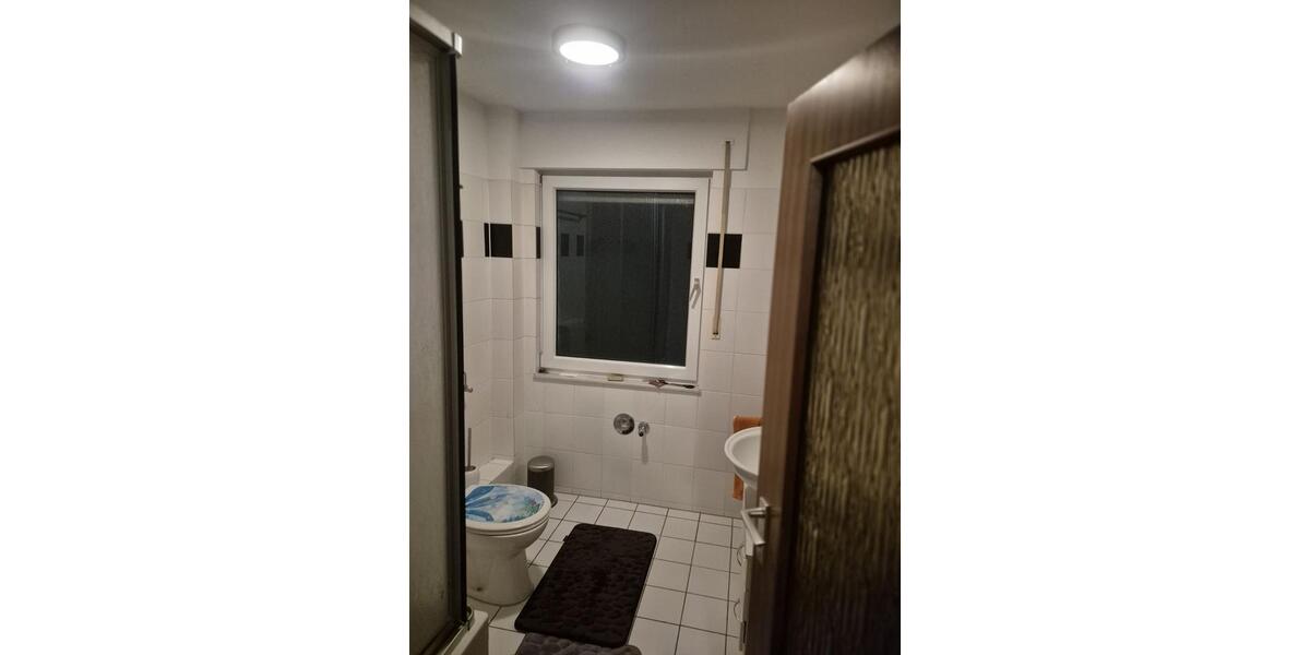 Dachgeschoßwohnung Niederkassel - 2 Zimmer, 40 m&sup2;, 550&euro; | Angebot:25355977