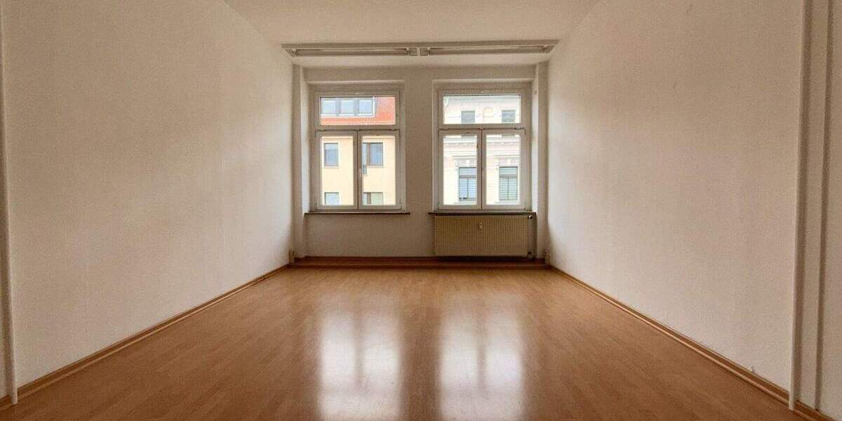 Etagenwohnung Zwickau Innenstadt - 5 Zimmer, 120 m&sup2;, 600&euro; | Angebot:24633493
