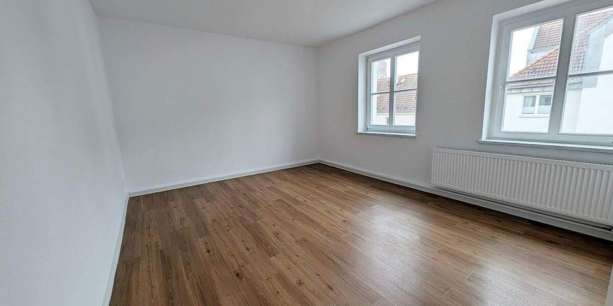 Hell & Renoviert! 3 Zimmer + Esszimmer, Vinyl-Boden, Tageslichtbad + 2 Abstellräume + gute Lage 3 zimmer