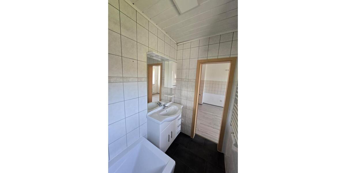 Etagenwohnung Nossen - 4 Zimmer, 75 m&sup2;, 450&euro; | Angebot:26380350