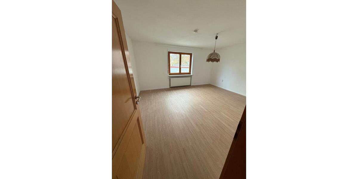 Erdgeschoßwohnung Teublitz - 3 Zimmer, 111 m&sup2;, 890&euro; | Angebot:25440816