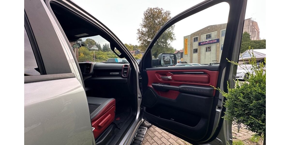 Dodge RAM 1500 5,7 HEMI REBEL ÜBERROLLBÜGEL ROLLO 94.000 km 37.999 € Rudolstadt 07407