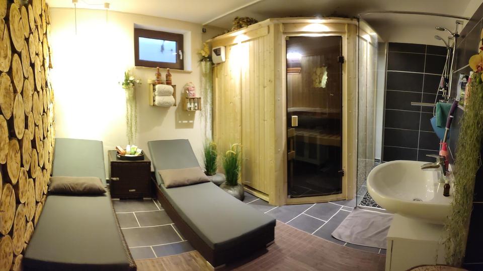 Modernes Wohnen mit Stil & Komfort: Stadtvilla mit Sauna & Garten 7.5 zimmer