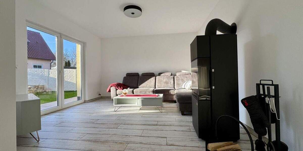 Stilvoller Bungalow-Traum mit Garten und Pool in ruhiger Lage Otterslebens zu vermieten! 3 zimmer