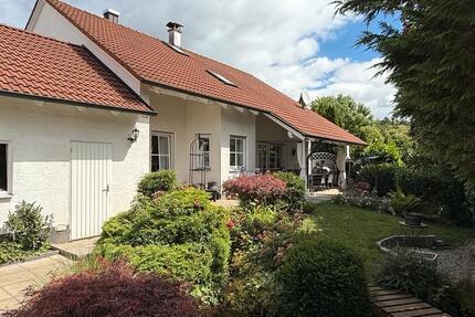 Haus Aystetten - 5 Zimmer, 169 m&sup2;, 2.500&euro; | Angebot:26395378