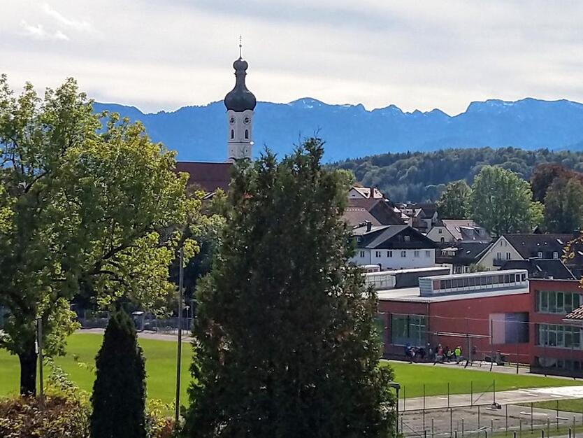 Zentrale, ruhige Wohnung mit Bergblick (befristet) zimmer