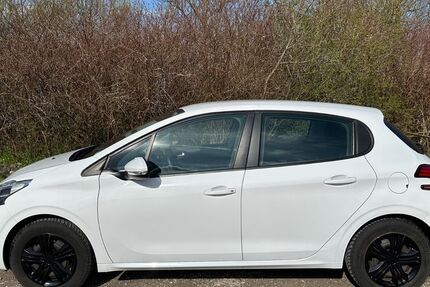 Peugeot 208 110.843 km 4.900 &euro; Diessen 86911